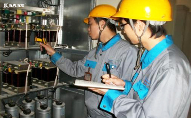 低壓電力電容器