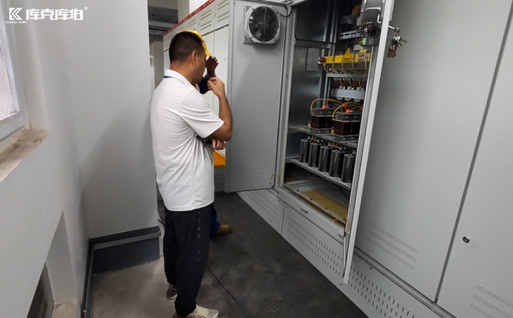 低壓電力電容器